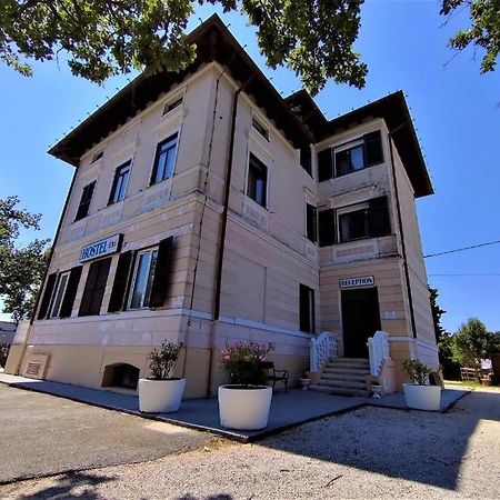 Hostel San Valentino Bašanija Buitenkant foto
