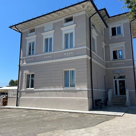 Hostel San Valentino Bašanija Buitenkant foto