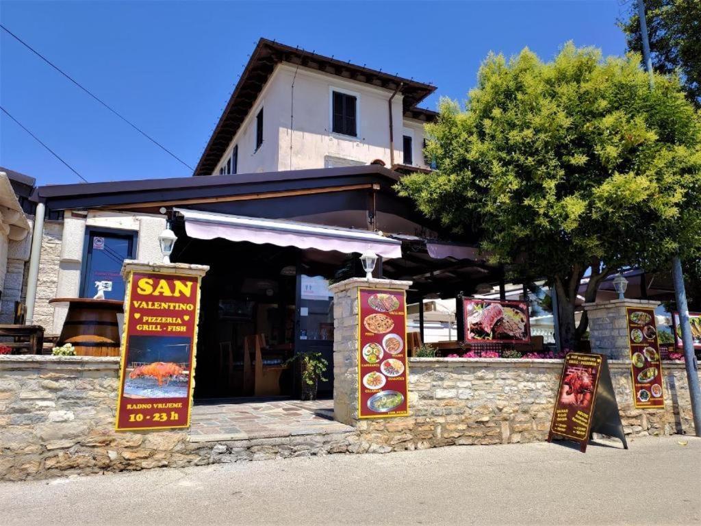 Hostel San Valentino Bašanija Buitenkant foto